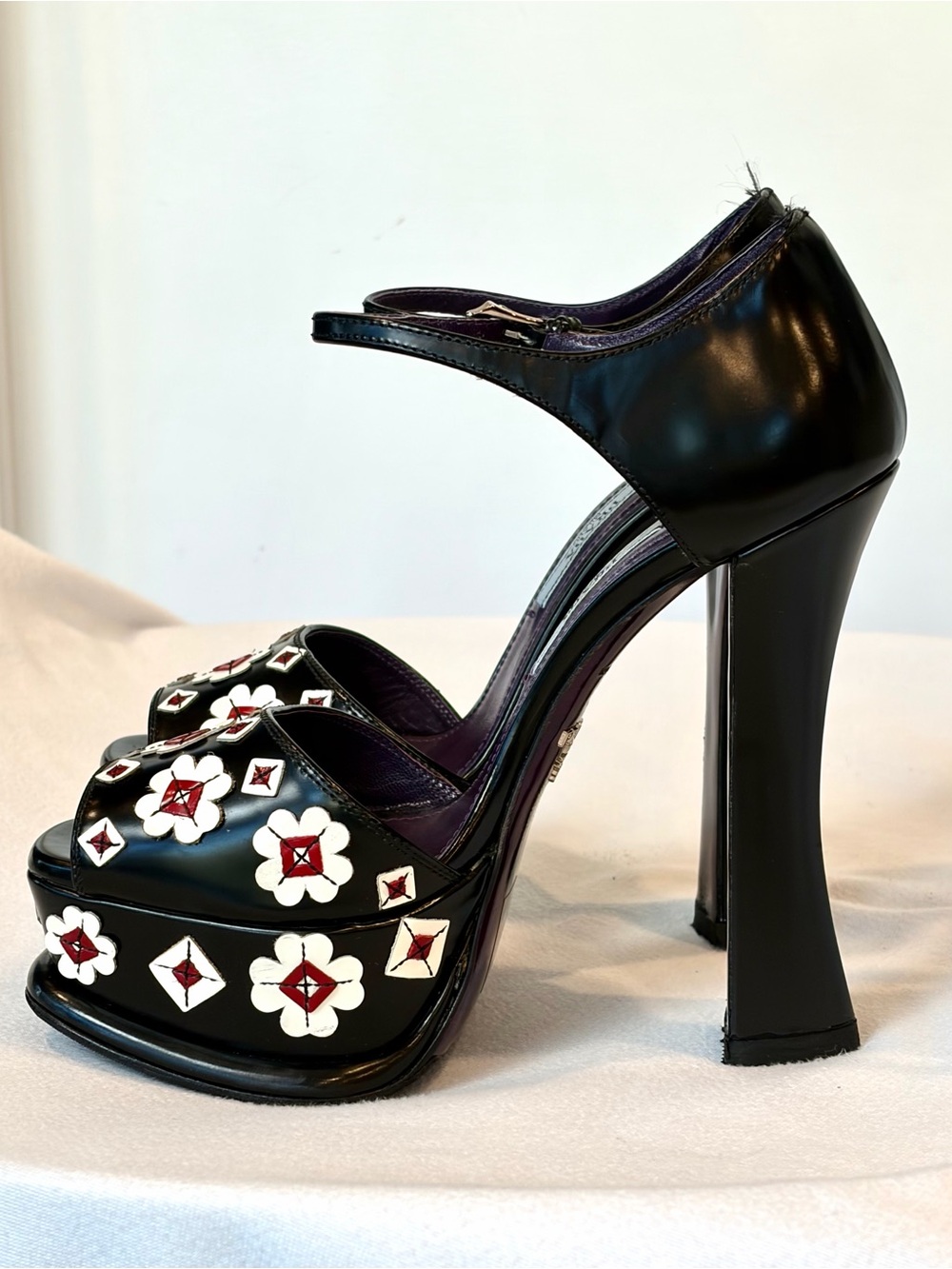 Prada 2012 Rare Platform Buckle Sandals w/floral appliqués, blk/white/red,36 - Picture 2 of 16
